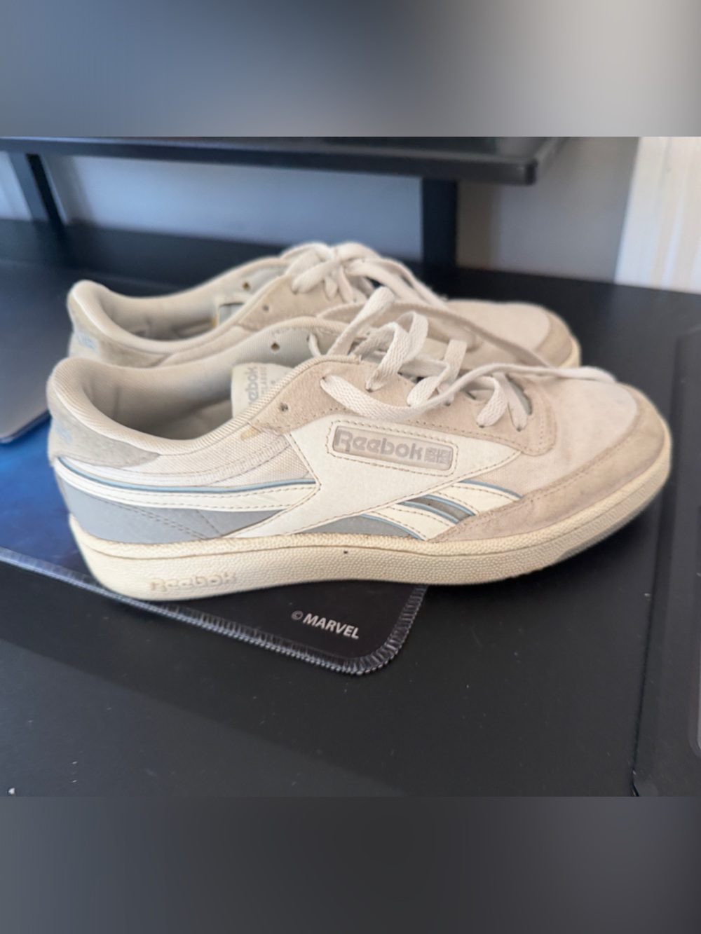 Reebok Men's Beige and Light Gray&Blue Sneakers - size 9